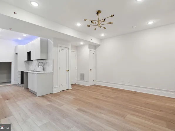 1822 Chestnut St APT 3R, Philadelphia, PA 19103