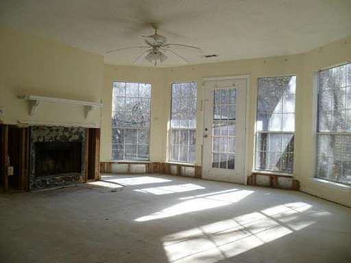 4th image of 216 Saint Andrews Ct