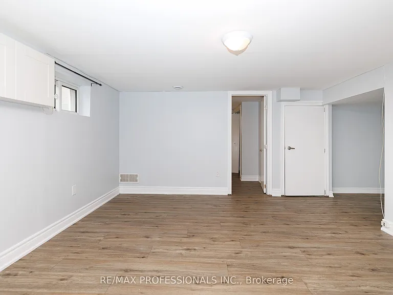 16 Nello St #BASEMENT — Photo 8