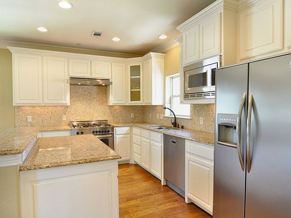 5th image of 4150 Druid Ln APT 4
