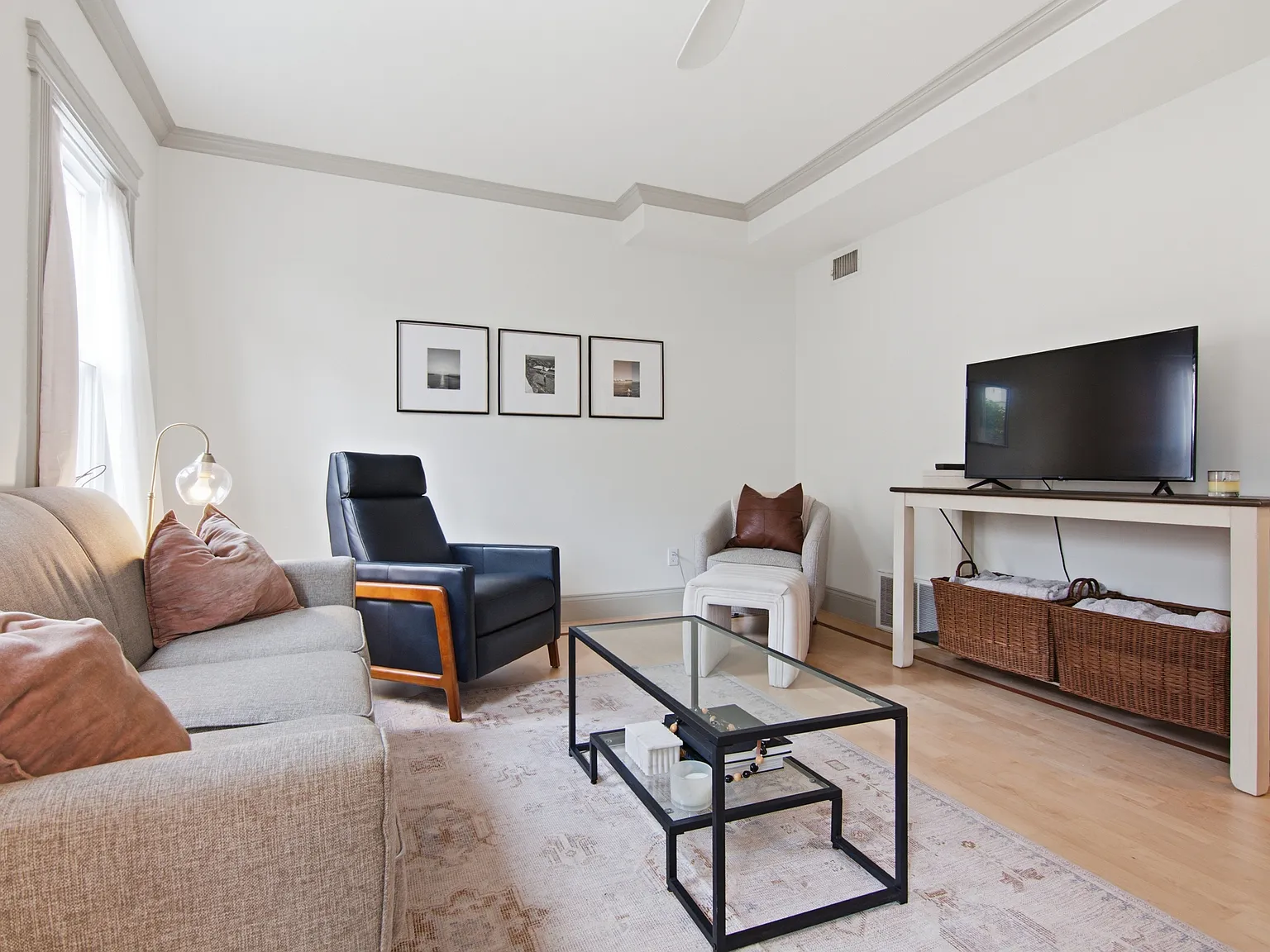 2 bed, 1033 sqft, $3,950 — Photo 4