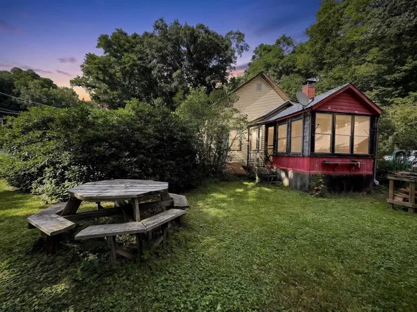 1892 US RT 5, Dummerston, VT 05346