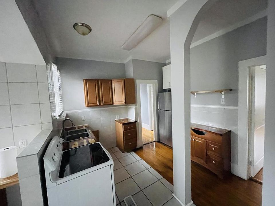 2nd image of 901 N Water St #2