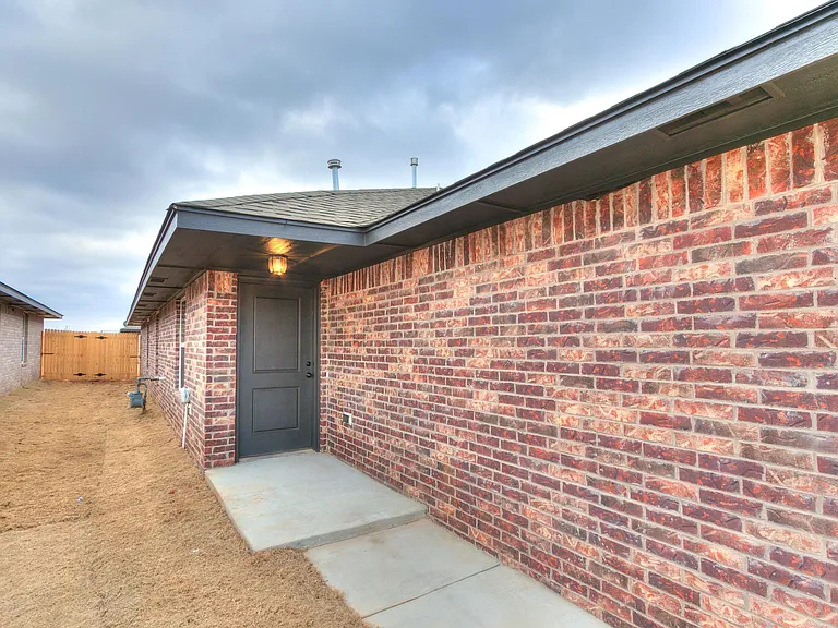 930 Chase Ln — Photo 2
