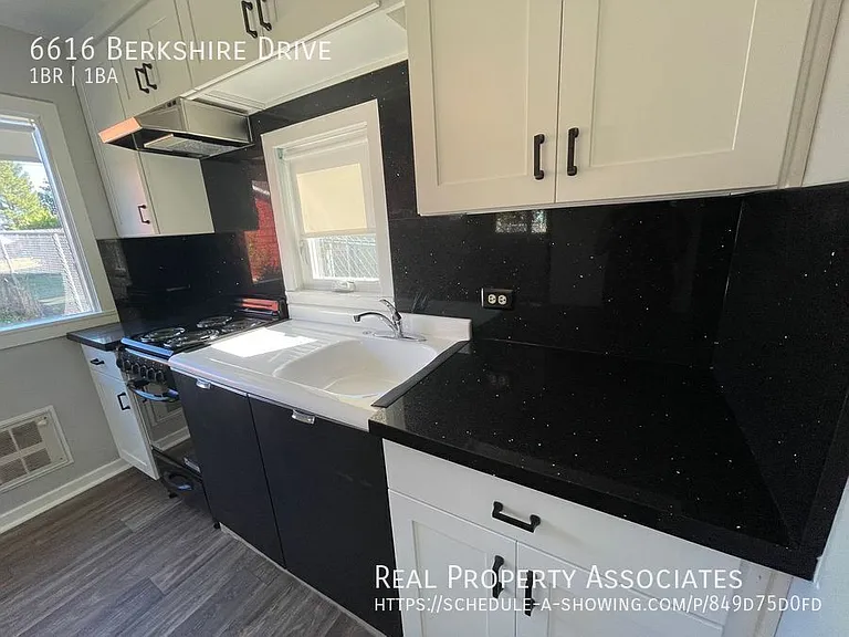 6616 Berkshire Dr — Photo 10