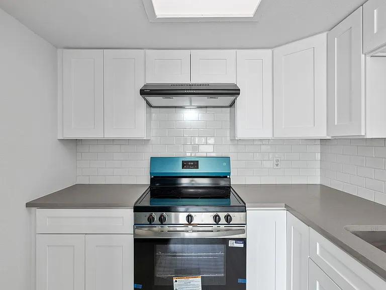 301 E Croslin St #103 — Photo 9