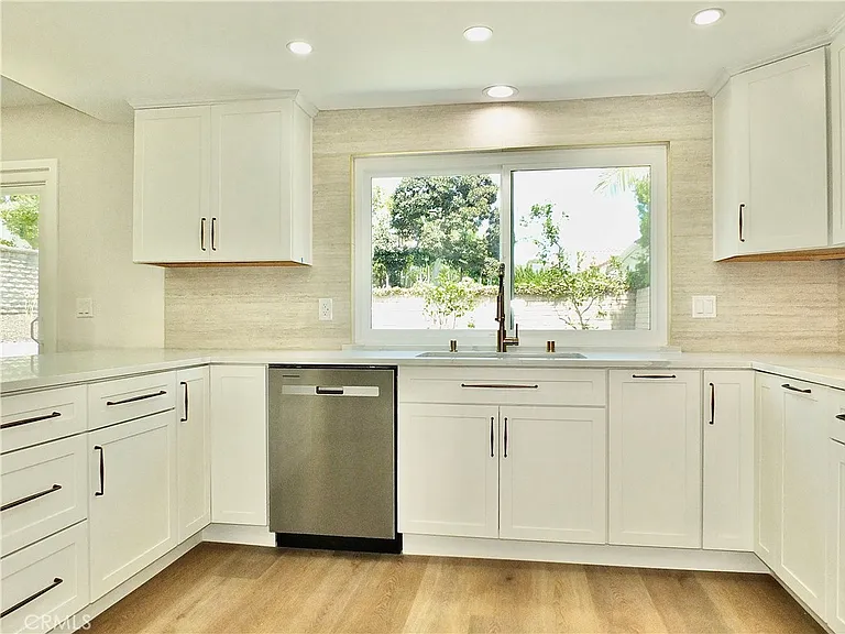652 Margo Ave — Photo 11