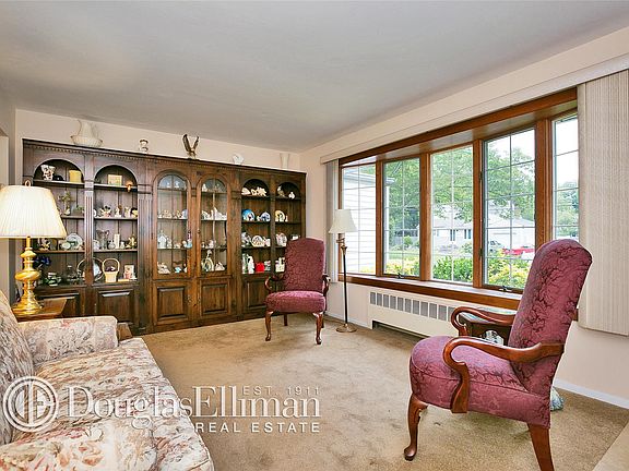 4th image of 20 Goldsmith Ave