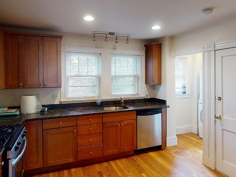 189 Wordsworth St #1 — Photo 2