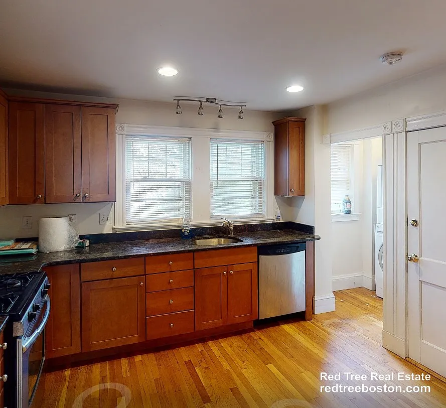 Building Photo - 189 Wordsworth St #1