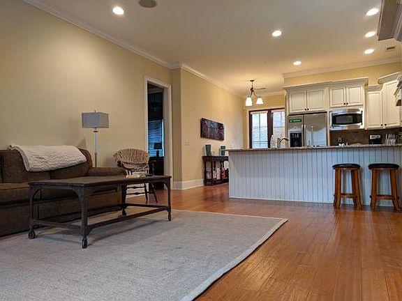 4th image of 100 Williamsburg Cv