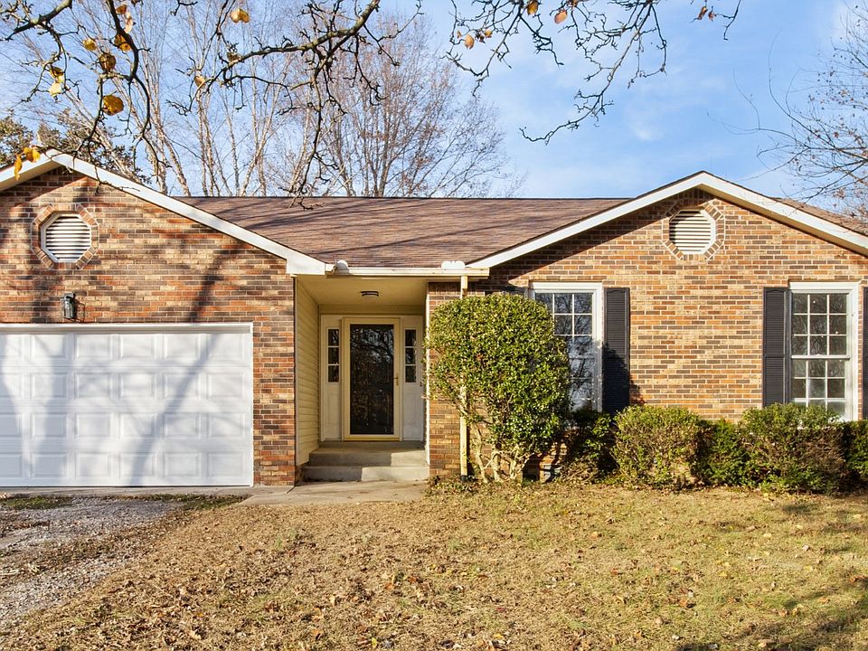 1st image of 425 Bluff Dr