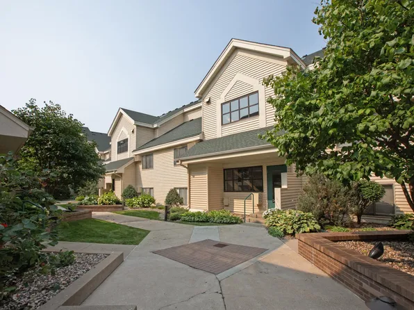 7610 York Ave S APT 3208, Edina, MN 55435