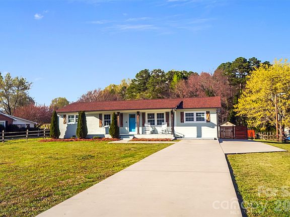 3rd image of 280 Pinevale Dr