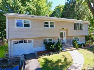 609 Colonial Blvd, Washington Township, NJ 07676