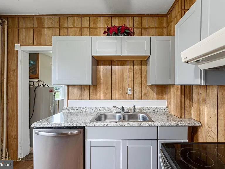 309 N Lawrence St — Photo 9