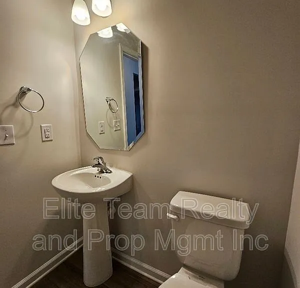3108 Cheyney Park Dr — Photo 44