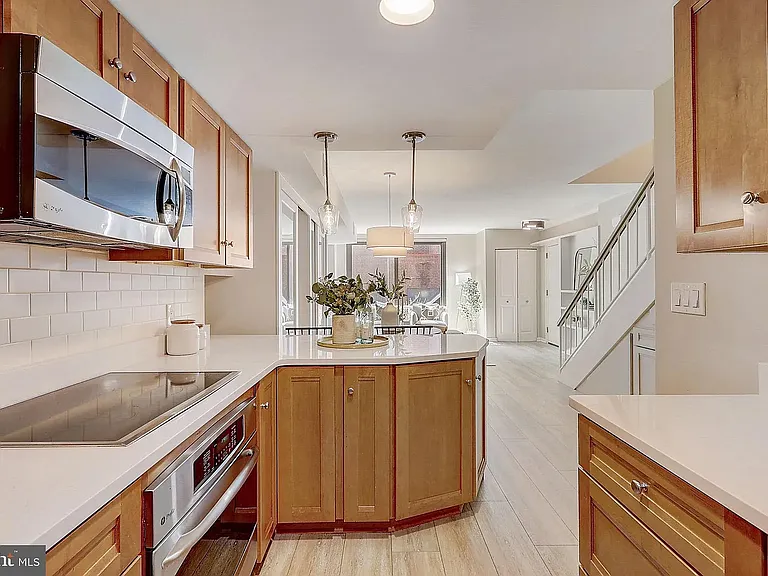 1099 22nd St NW #201 — Photo 11