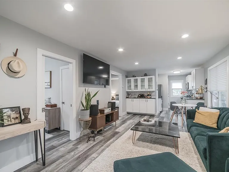 510 E Oakridge St — Photo 5