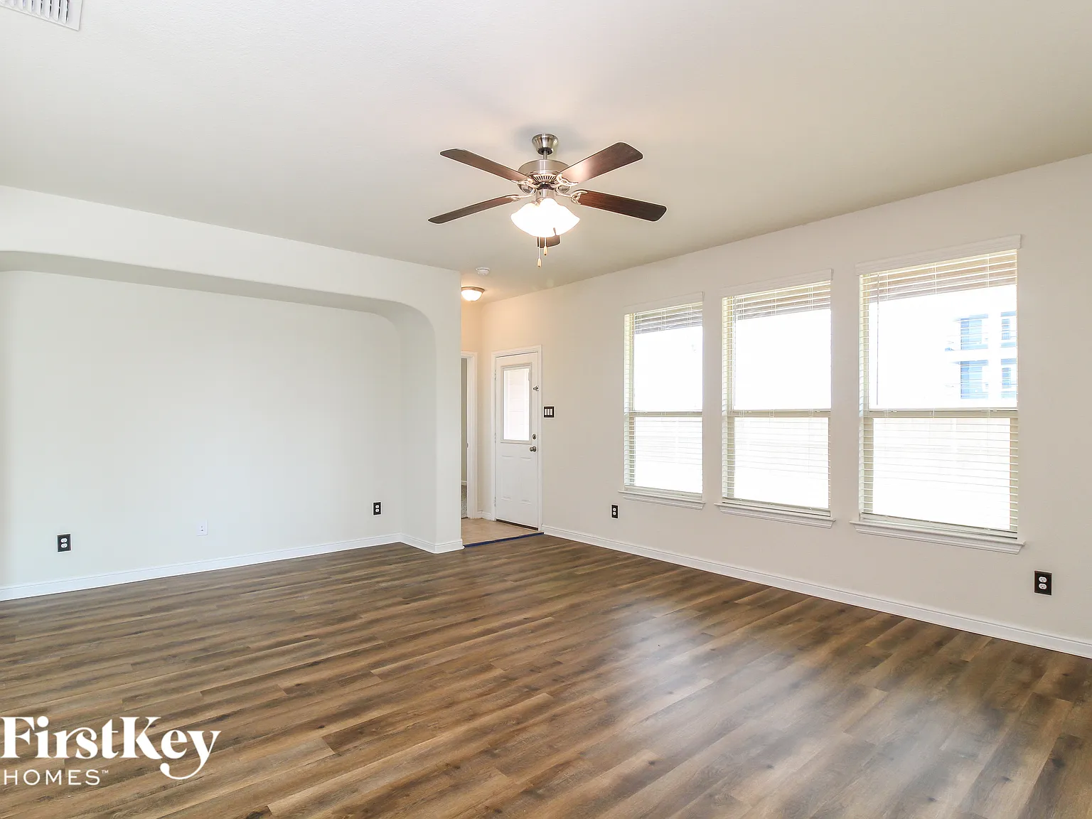 3 bed, 2.0 bath, 2203 sqft, $2,715 — Photo 3