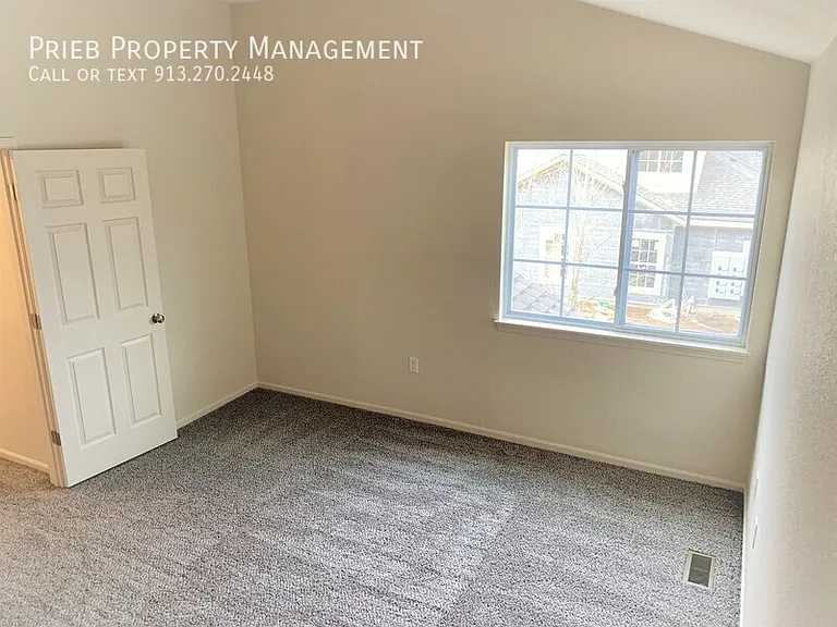 21652 W 126th Ter #21 — Photo 15