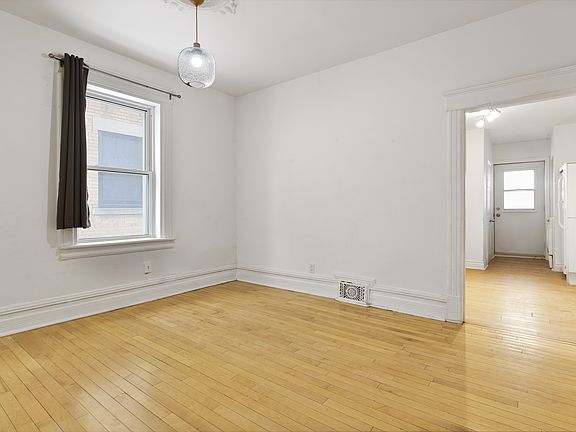 4th image of 583 McLeod St Unit 1