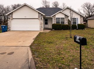 402 N Cherokee Trl, Clever, MO 65631