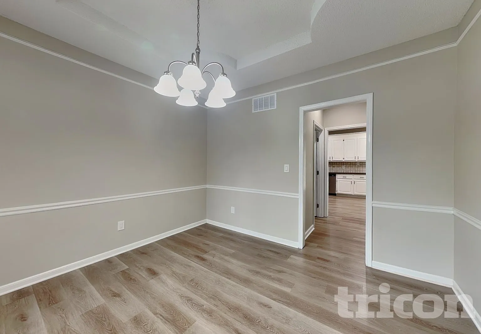 9719 N Kenwood Ct Kansas City MO — Photo 4