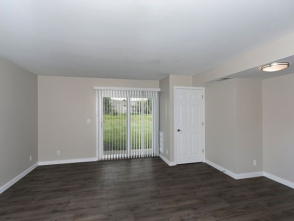 3rd image of 960 Fairway Dr APT 104