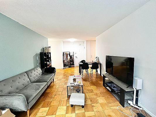 3rd image of 230 W 55th St APT 3C