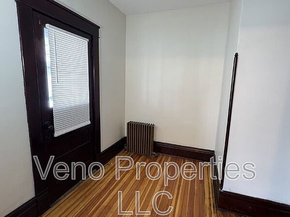 5th image of 514 Pawling Ave Unit 2