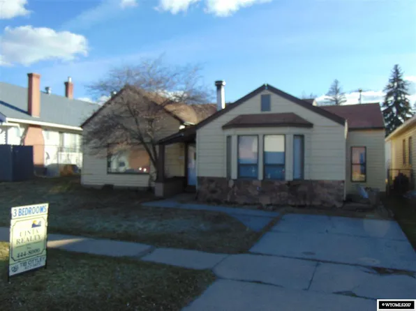 713 Center St, Bear River, WY 82930