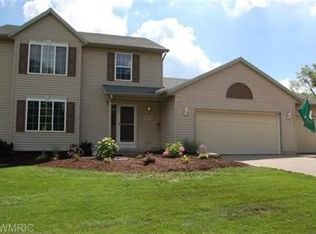 8350 Courtland Dr NE, Rockford, MI 49341