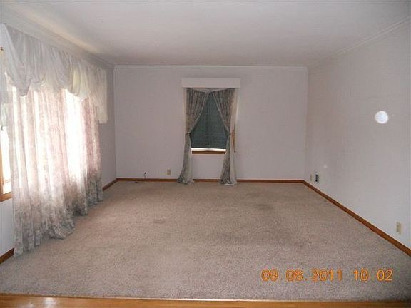 3rd image of 93 E Smiley Ave