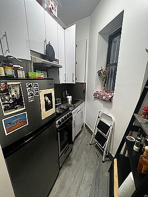 2nd image of 624 E 11th St APT 2B