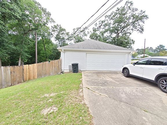 3rd image of 400 Gregory Dr