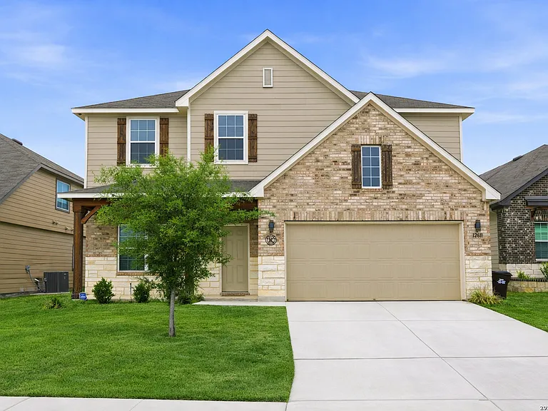 12611 Auriga — Photo 1