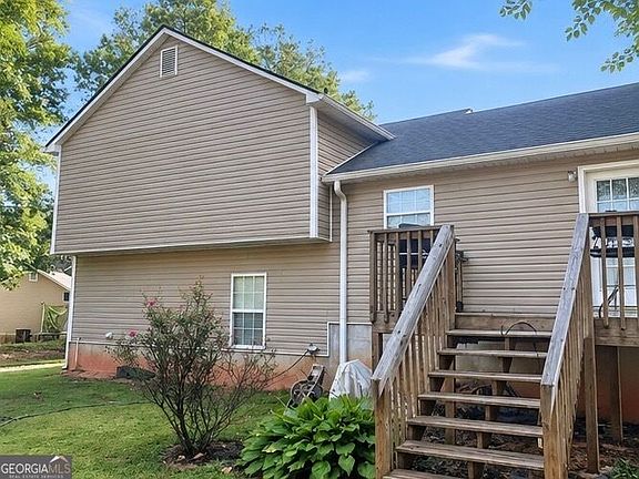 4th image of 330 Kendall Ln