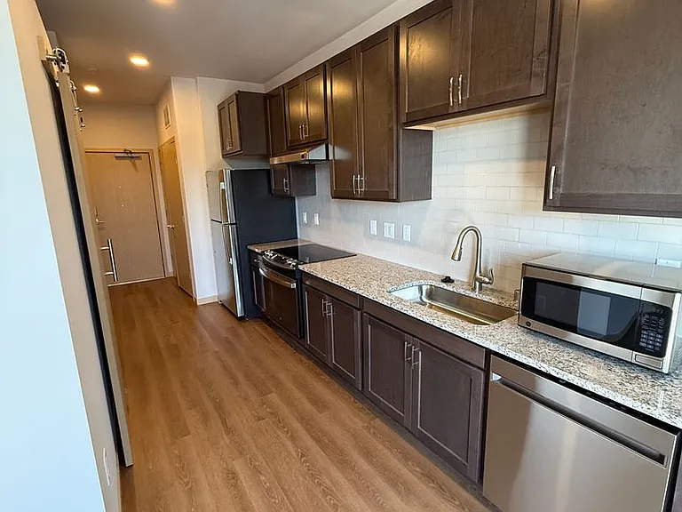 Mira Apartments — Photo 28