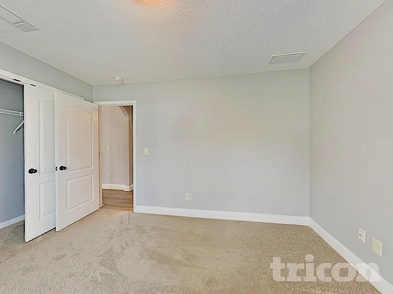 527 Embassy Walk — Photo 17