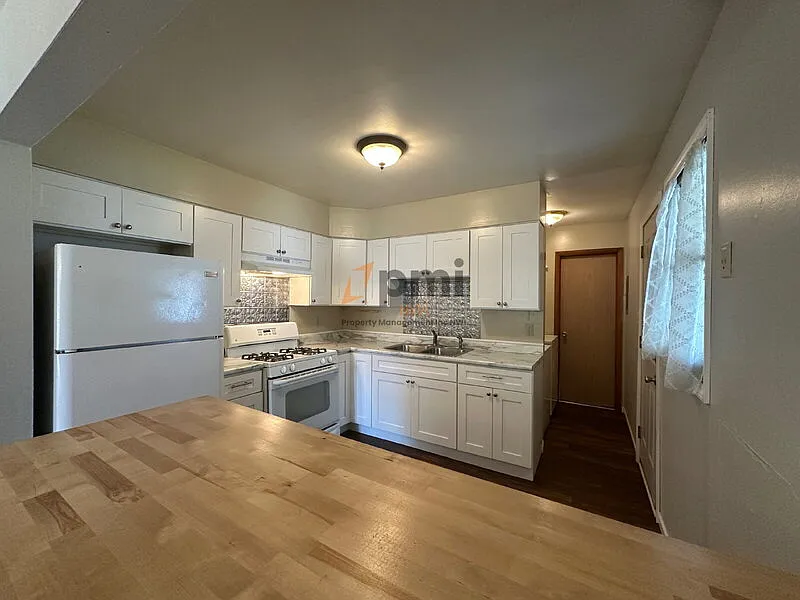 Building Photo - 6850 Van Buren Pl