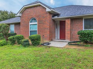 1917 N Arbor Rose Dr, Grand Prairie, TX 75050