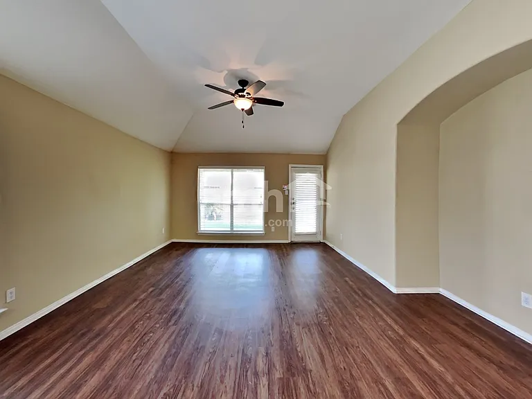 2918 Meridian Bay Ln — Photo 9