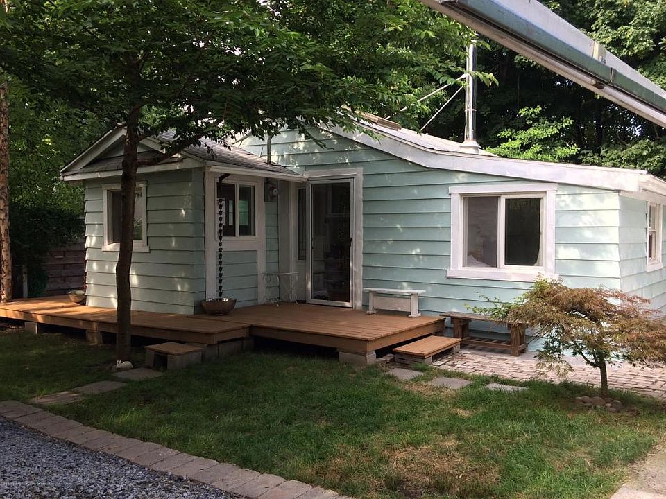 1st image of 53 1/2 Highview Ave