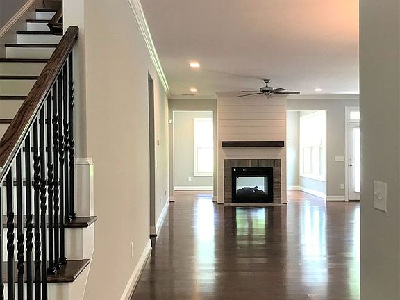 4th image of 105 Beckham Dr
