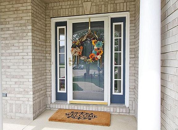 3rd image of 33 Brookshire Ln