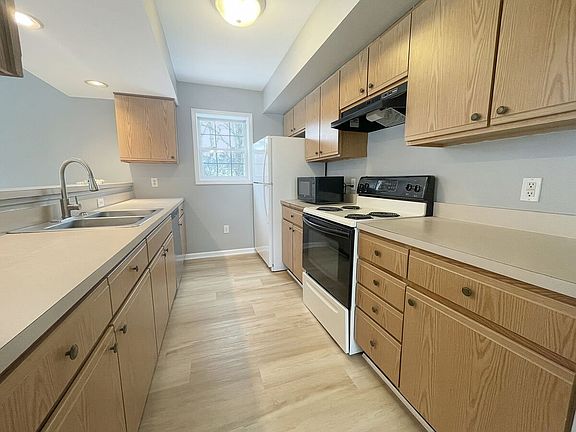 5th image of 39 Rest View Ln #A