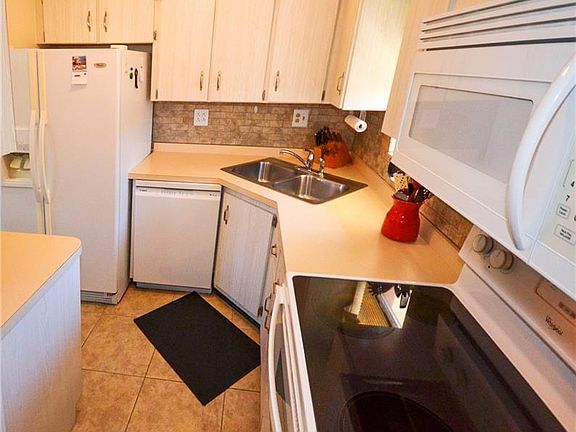 4th image of 1963 SW Palm City Rd APT F