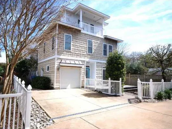 204 67th St, Virginia Beach, VA 23451