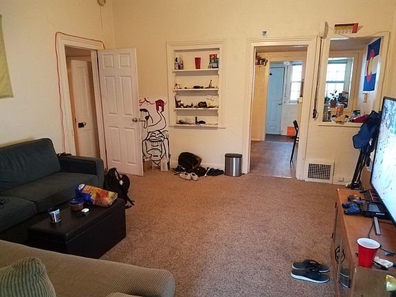 1004 Marine Apt. E - living room